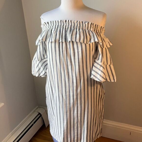 Vivi Weekend Shift Dress, Off the Shoulder Ruffles, S. Pockets!!! - Picture 6 of 6